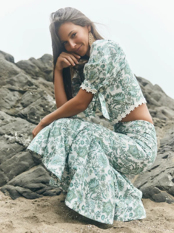 Get It Before It’s Gone Frances Top in Sweetgreen Floral