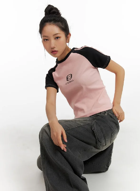 Steals and Deals Contrasting Graphic Cropped Tee CM411