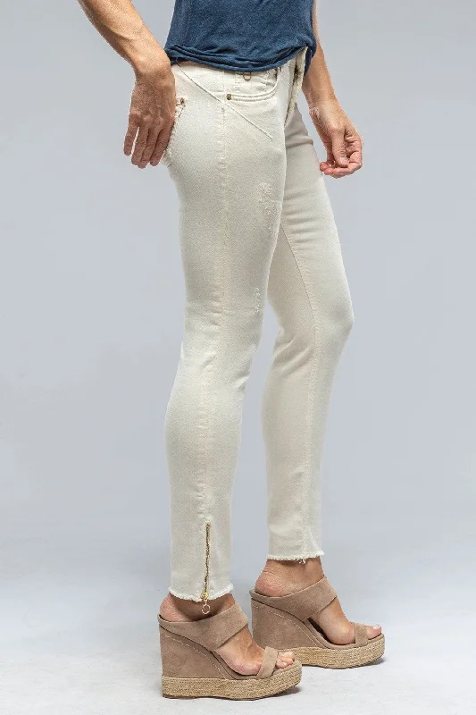 Price Slash MAC Rich Slim Chic in Antique White
