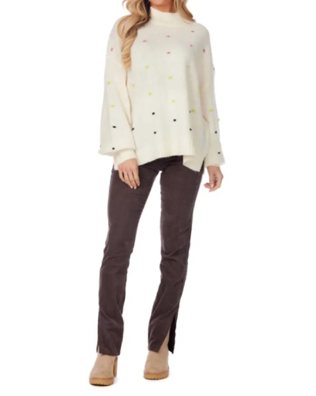 Top Pick Novie Pom Sweater In White