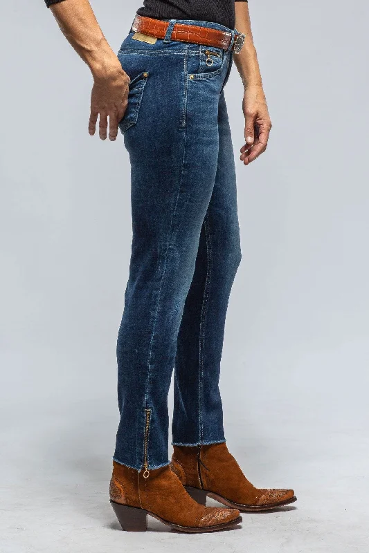 Exclusive Deal MAC Rich Slim Chic in Dark Blue Net Wash