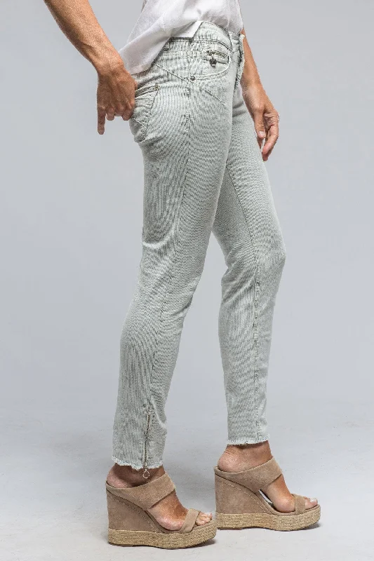 Weekend Savings Bonanza MAC Rich Slim Chic in Washed Blue Needle