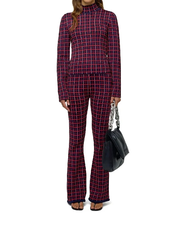 Take Advantage Rohe Top In Red Plaid
