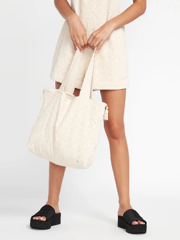 Limited Quantity Apres Sol Tote - Sand
