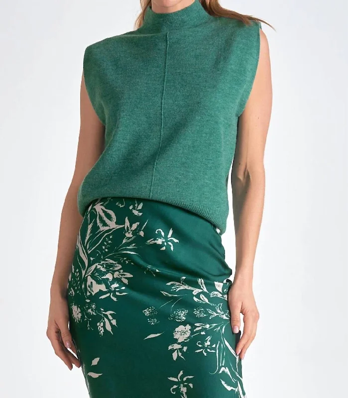 Hurry In Savannah Top In Dark Green