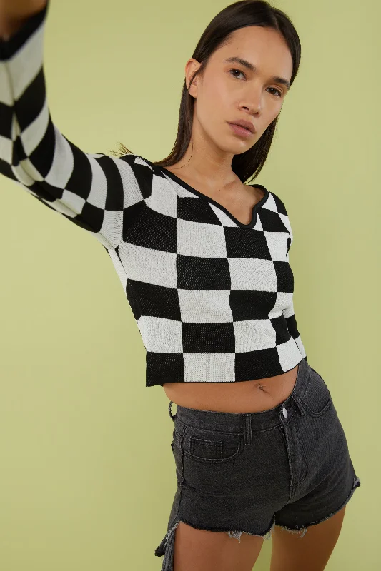 Weekend Discounts to Relish CHECKERED V-NECK TOP