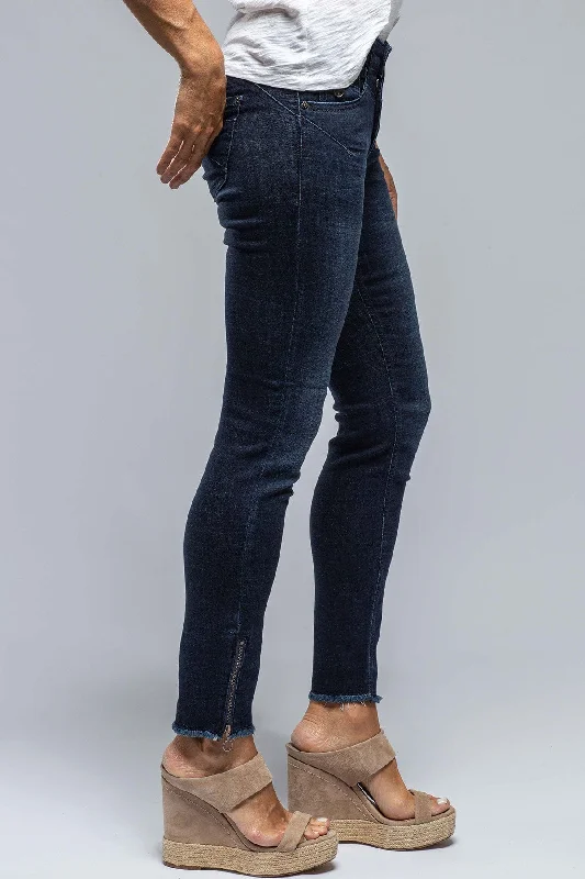 Last Chance MAC Rich Slim Chic in Dark Authentic